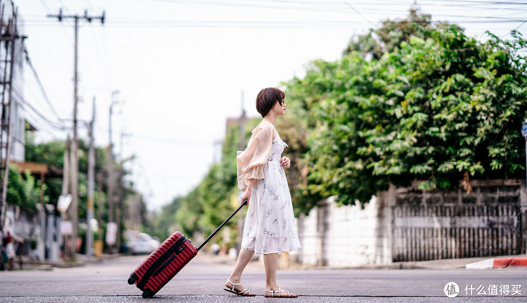 有颜有内在的旅行贴心伴侣：舒提啦抗摔旗舰款-川行 20寸旅行箱评测报告