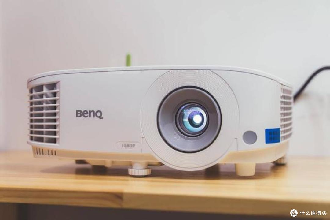 本只想要色彩好的投影机，没想到明基E580还这么智能好用！