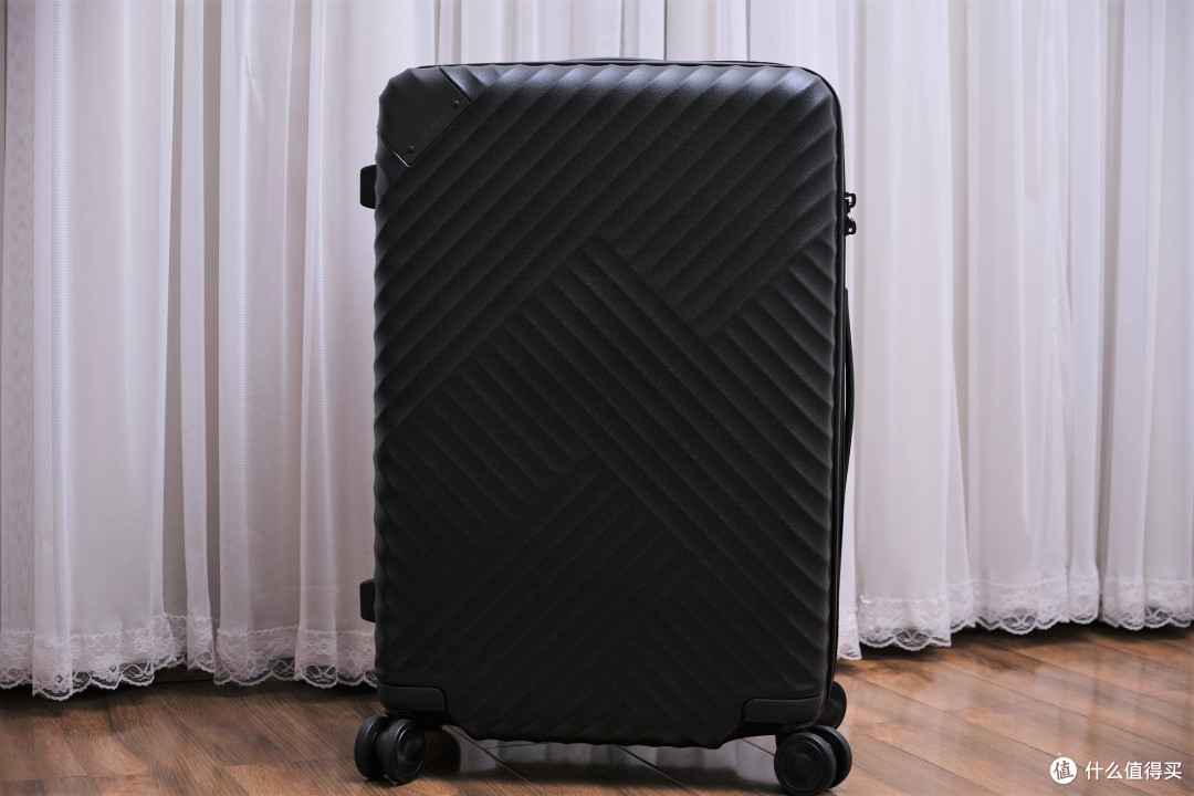 高颜值实力派：舒提啦抗摔旅行箱