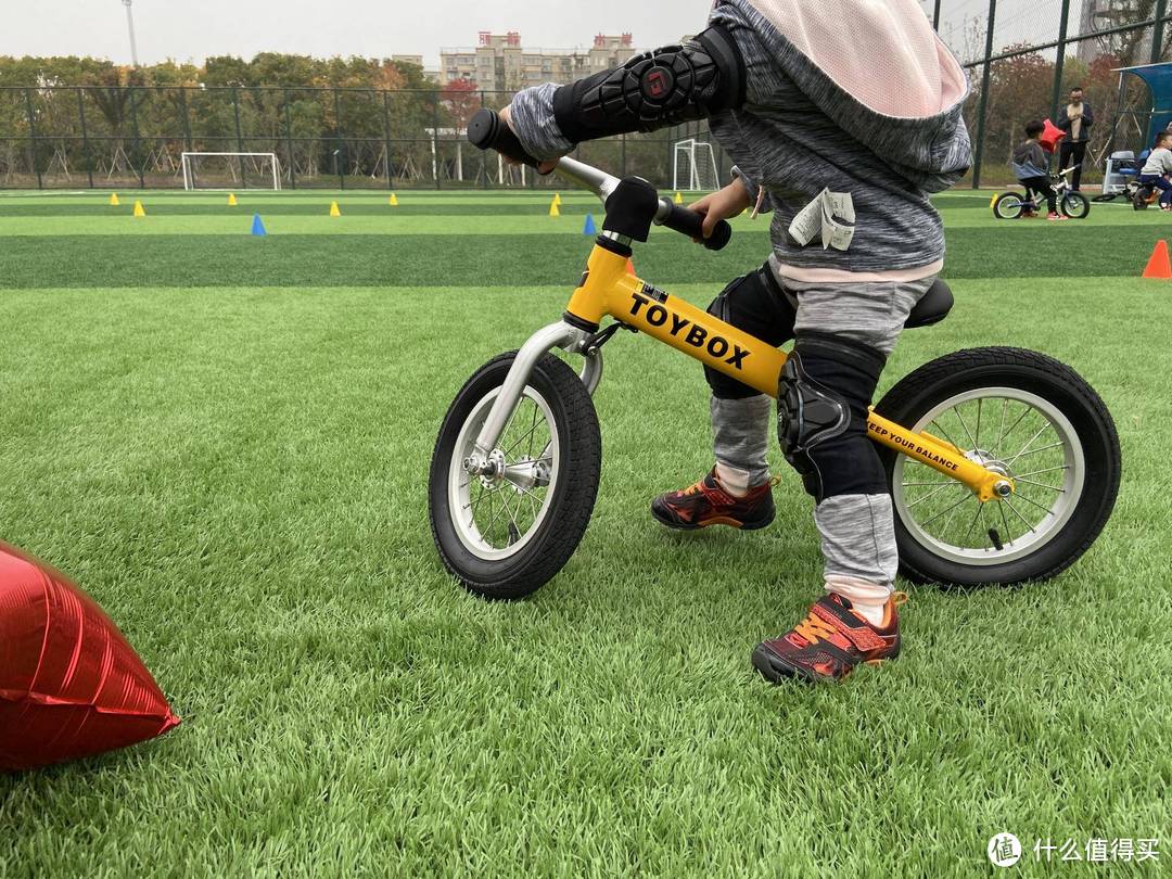 驰骋赛场，快乐骑行。TOYBOX平衡车开箱组装简晒