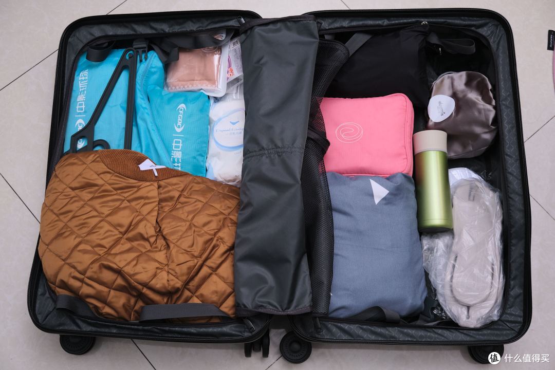 高颜值实力派：舒提啦抗摔旅行箱