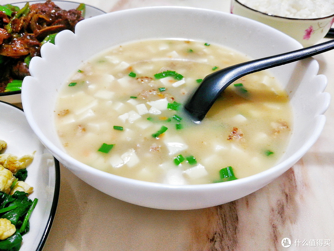 还是妈妈饭菜香，一日不食惦记慌，2菜1汤是标配，纵是家常也喷香