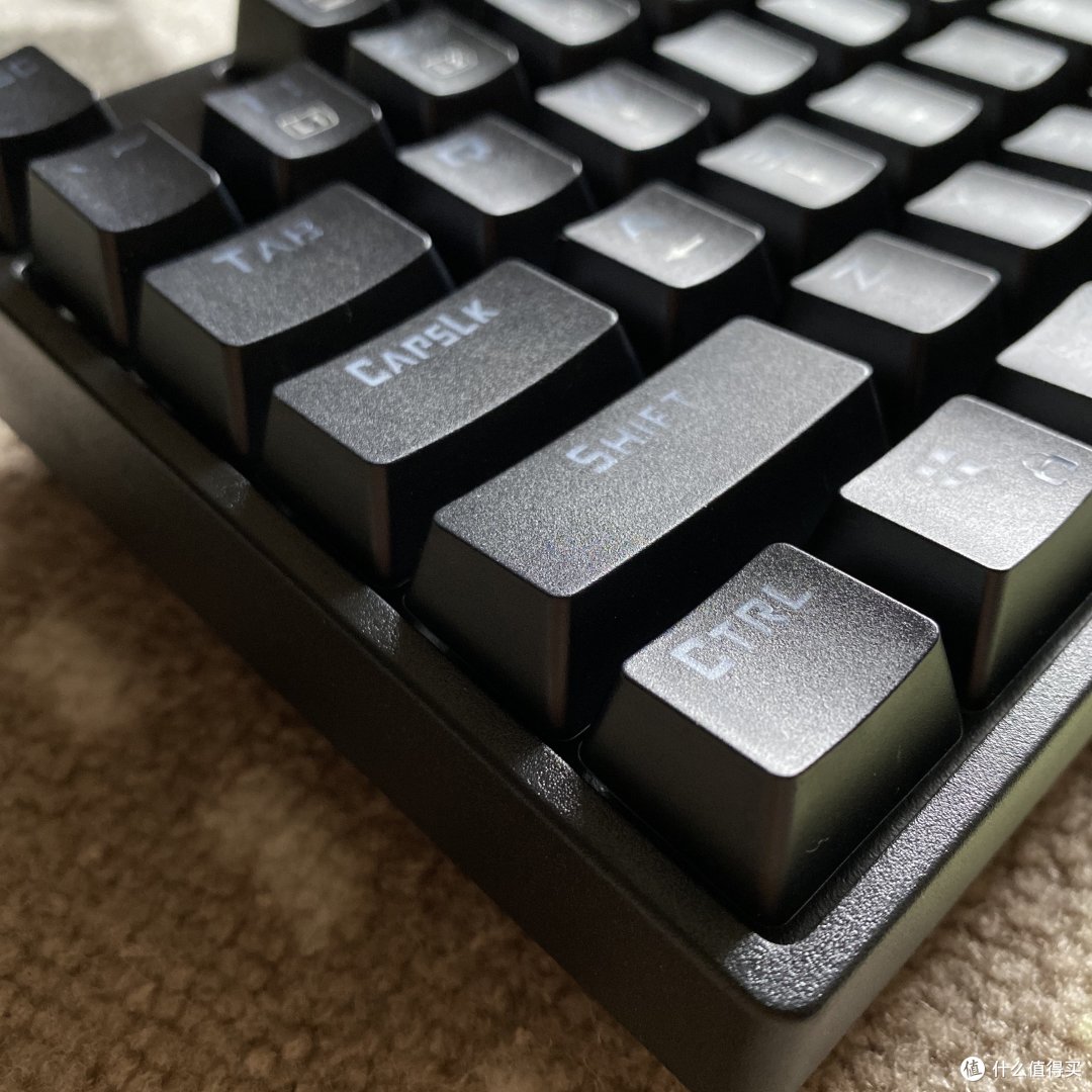 多种跑马灯效果光污染!我的一把机械键盘——雷神茶轴k30t/b,超实惠!
