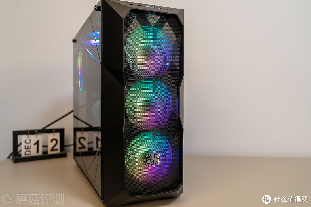 机箱也能做出艺术品的感觉、酷冷至尊（coolermaster）TD500 Mesh RGB机箱 评测