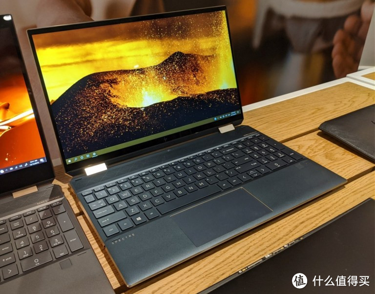 90%屏占比、4K触摸屏：HP惠普 发布 新款Spectre x360 15变形本 1600美元