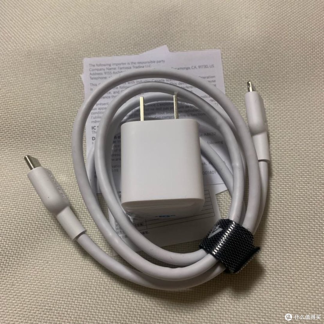 数据线有整理束带,方便