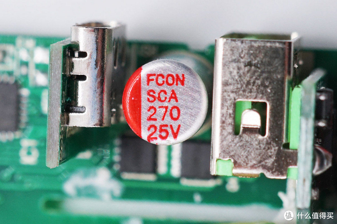 拆解报告:Mcdodo麦多多30W 1A1C USB PD快充充电器