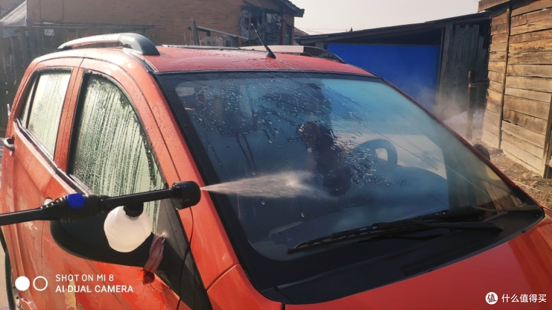 乐空手持锂电高压清洗机，随时可以洗车！
