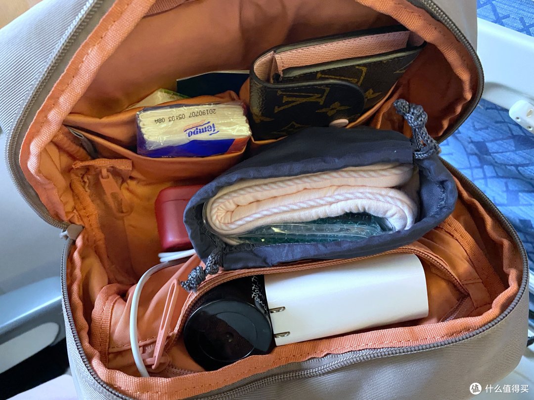 轻便又实用的上机随身物!来看看女生的旅行包里有哪些小玩意