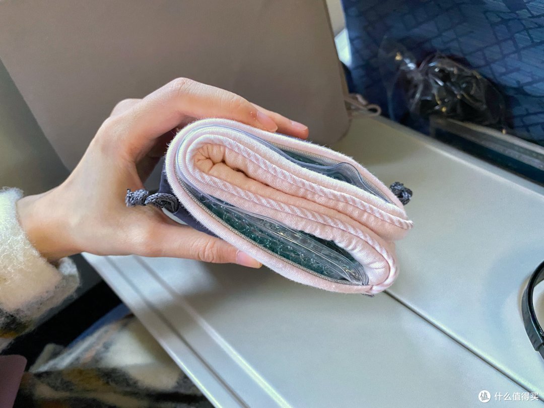 轻便又实用的上机随身物!来看看女生的旅行包里有哪些小玩意