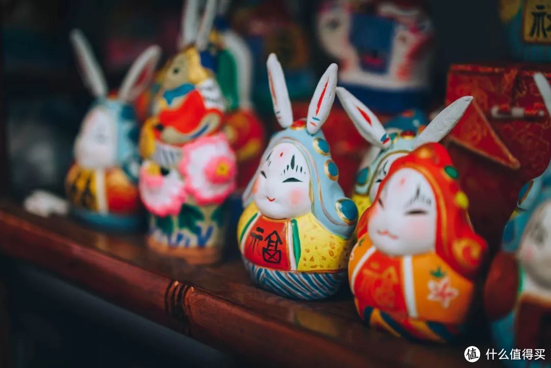 非遗守艺人|他把泥“玩”出了花样,让有400年历史的老北京兔儿爷也跟上时代