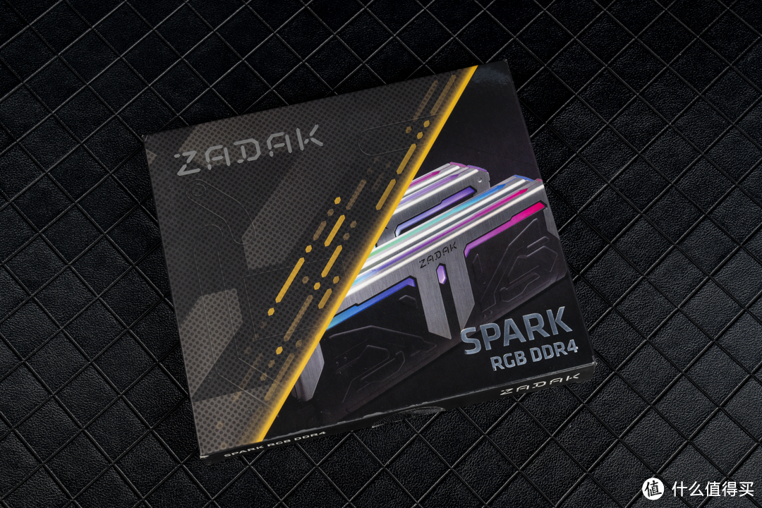 这是一款冷门但是又不“冷”的内存，ZADAK SPARK 3200 内存开箱评测
