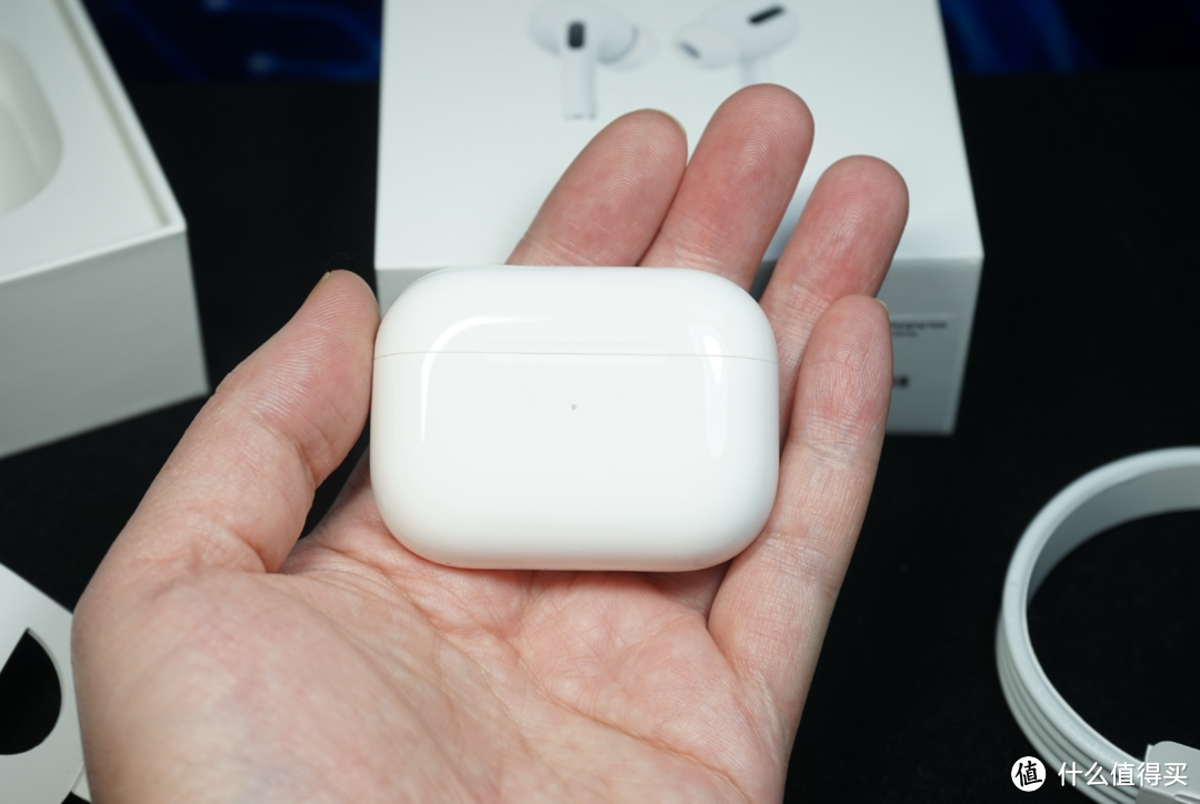 2019年张大妈送的第六套耳机：Apple AirPods Pro主动降噪耳机