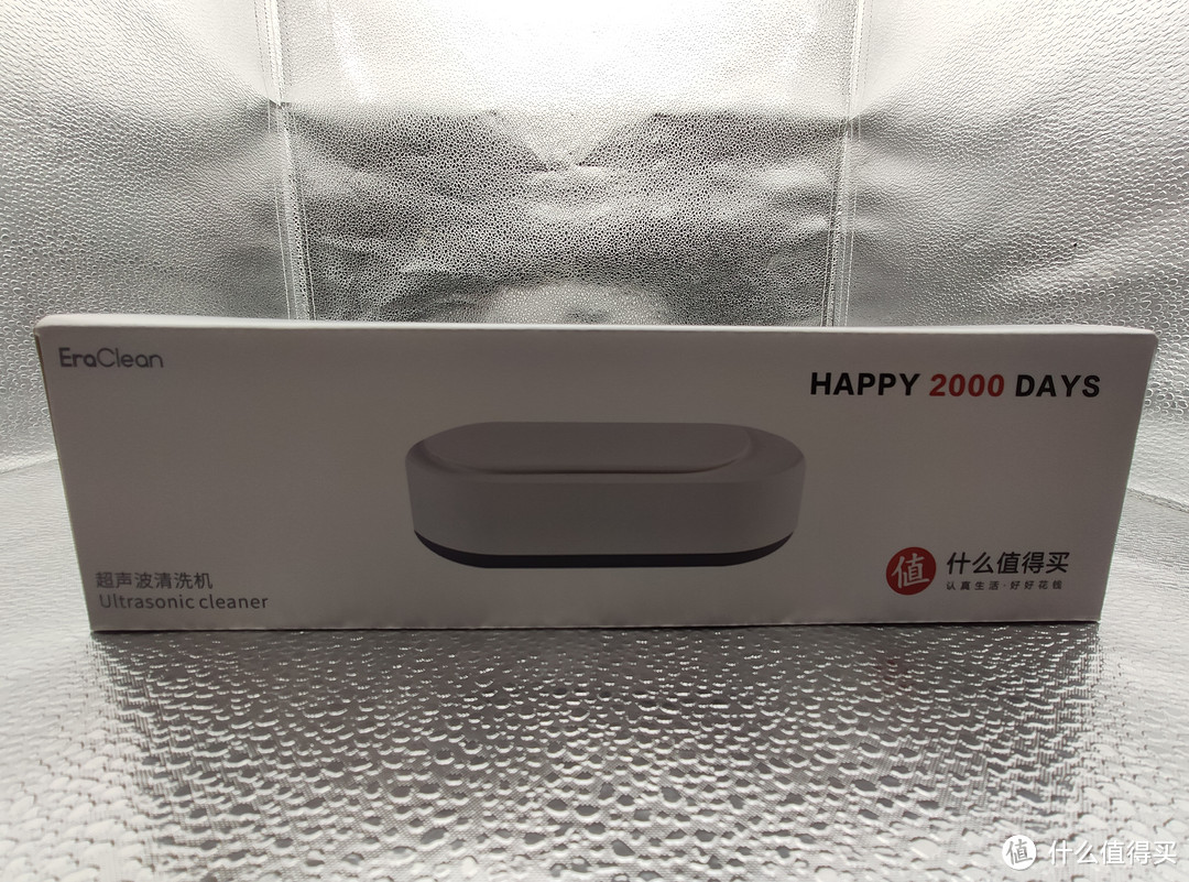 拆开箱，里面的盒子里也印着HAPPY 2000 DAYS