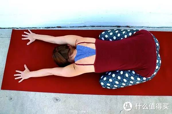 8个瑜伽体式：打造翘臀和美背