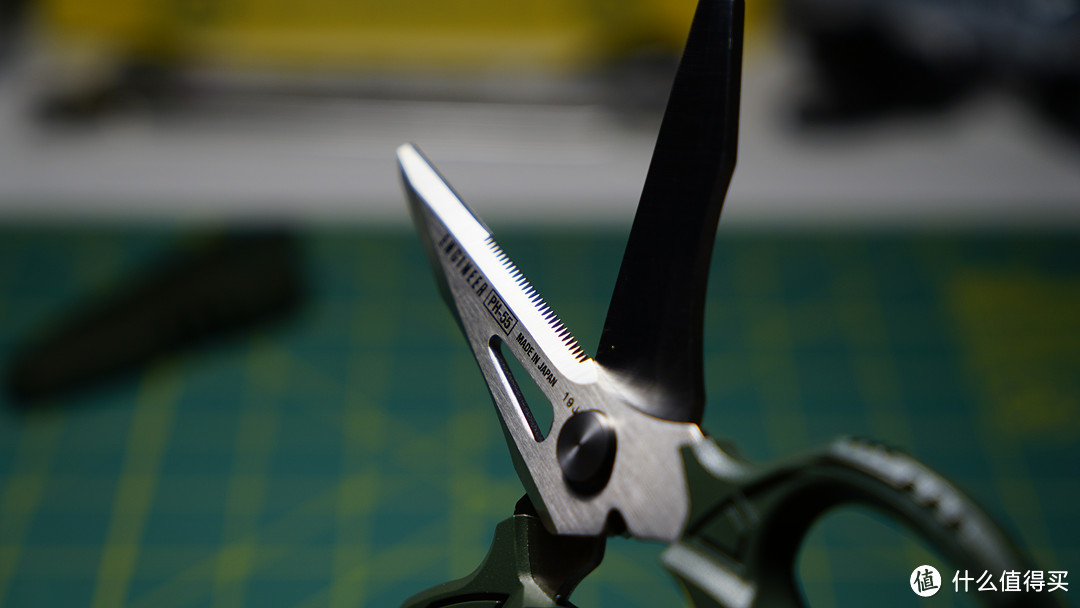 锯齿纹是剪厚物料的必备条件