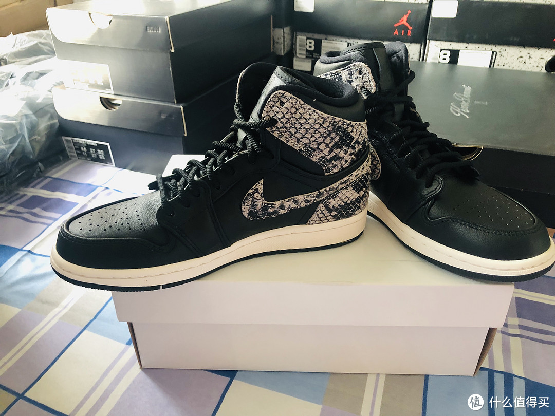 这是一双适合男生穿的女鞋--AIR JORDAN 1 蛇纹