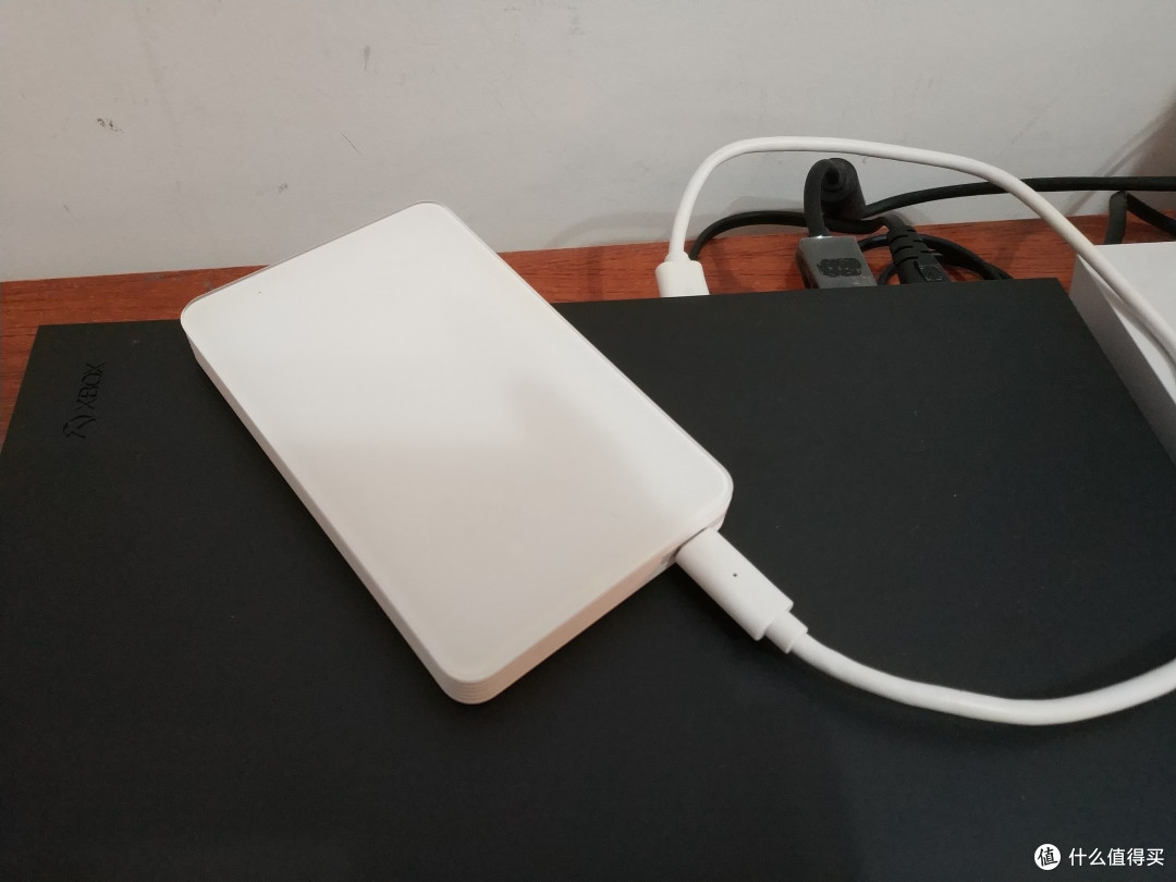 接入价值2万的移动硬盘（之前老XBOX下载的游戏都在这里）