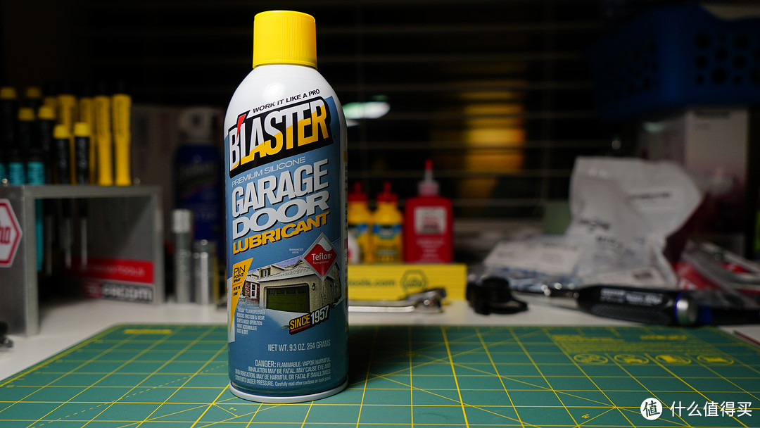 Blaster的硅基车库门润滑剂，比起普通的硅基润滑油就是多了一些摩擦改造剂和特氟龙