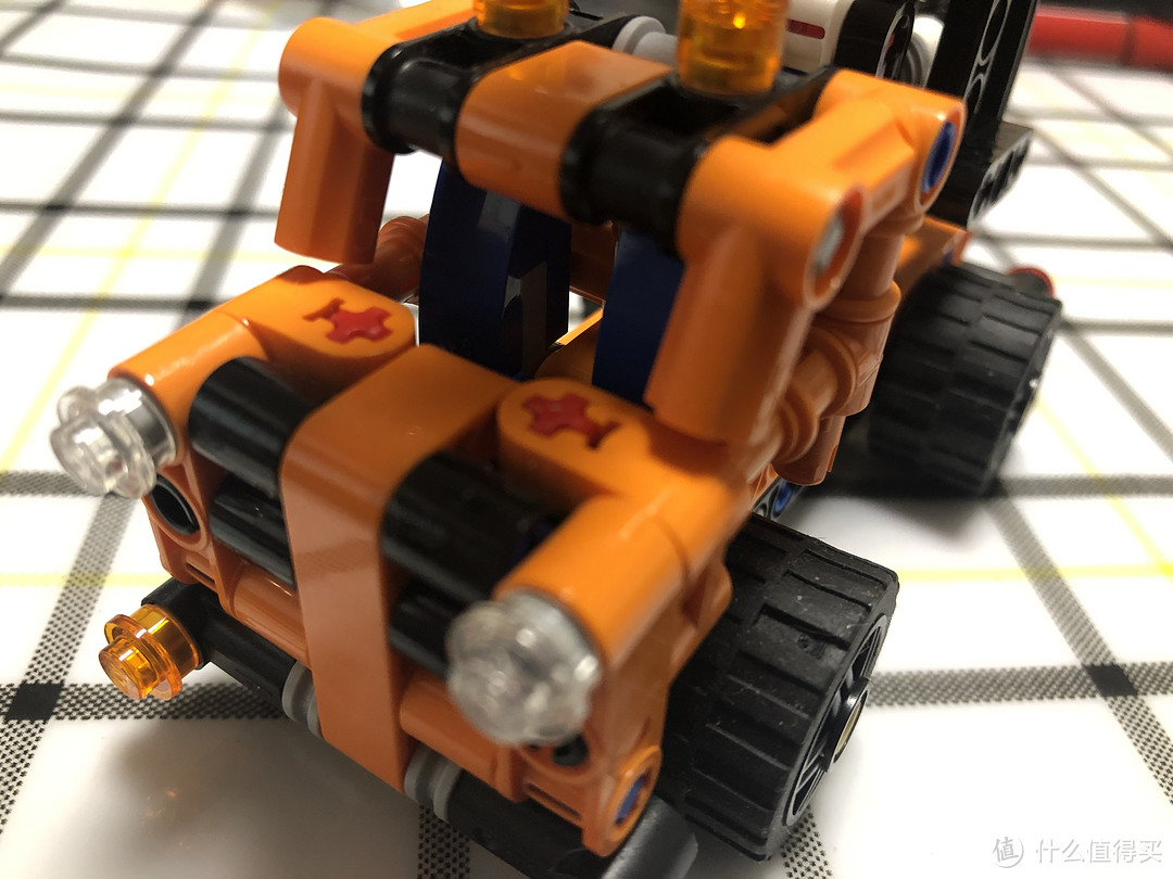 玩具积木中学习机械原理——乐高车载式吊车之螺杆的应用
