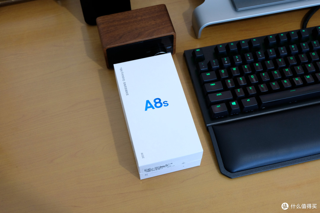 三星 Galaxy A8s手机到手体验记