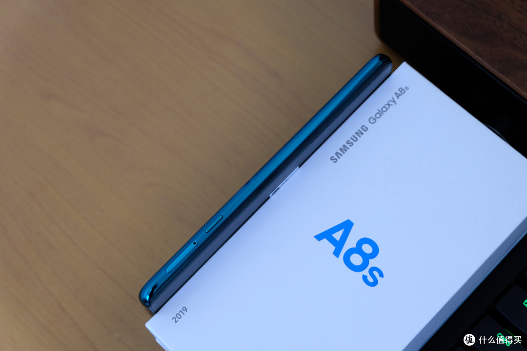 三星 Galaxy A8s手机到手体验记
