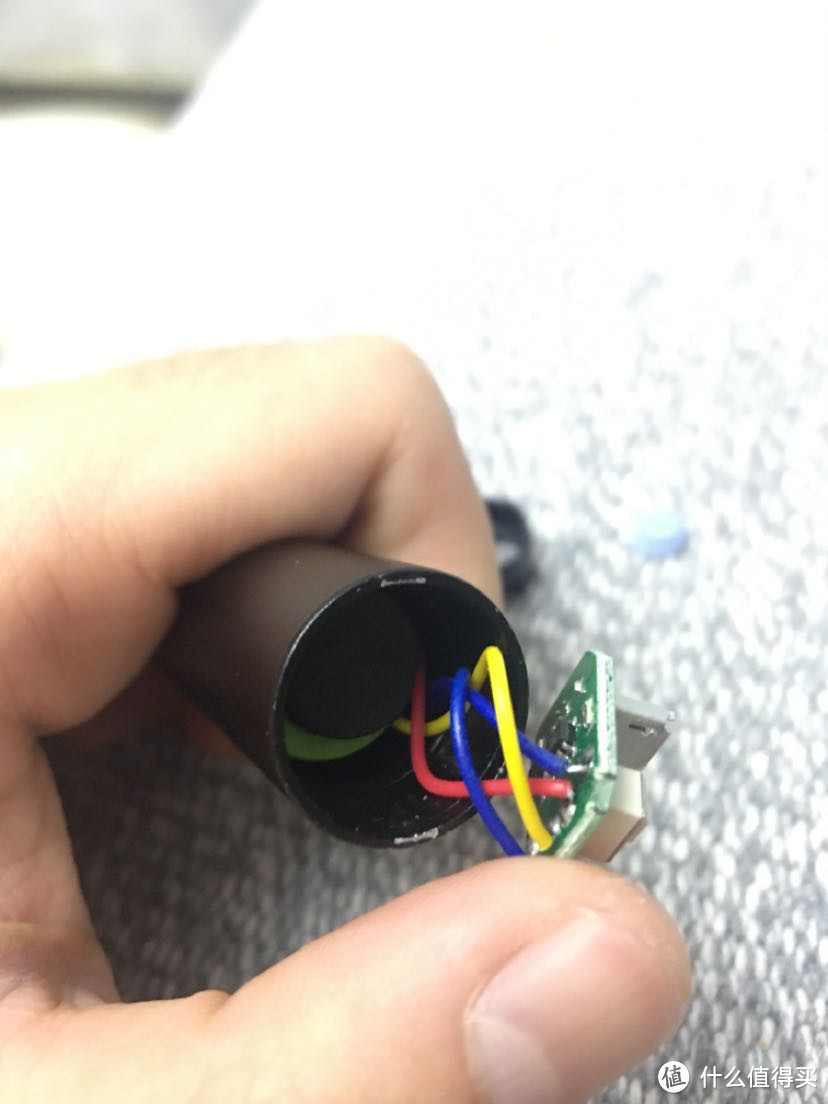 6.8包邮的神鱼手电,迷你定焦版评测,以及更换电池