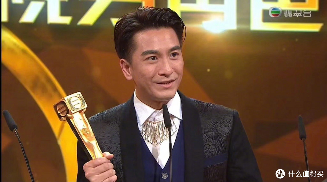 TVB年度盛事《万千星辉颁奖典礼2019》落幕，马国明、惠英红分获视帝视后，《金宵大厦》成大赢家