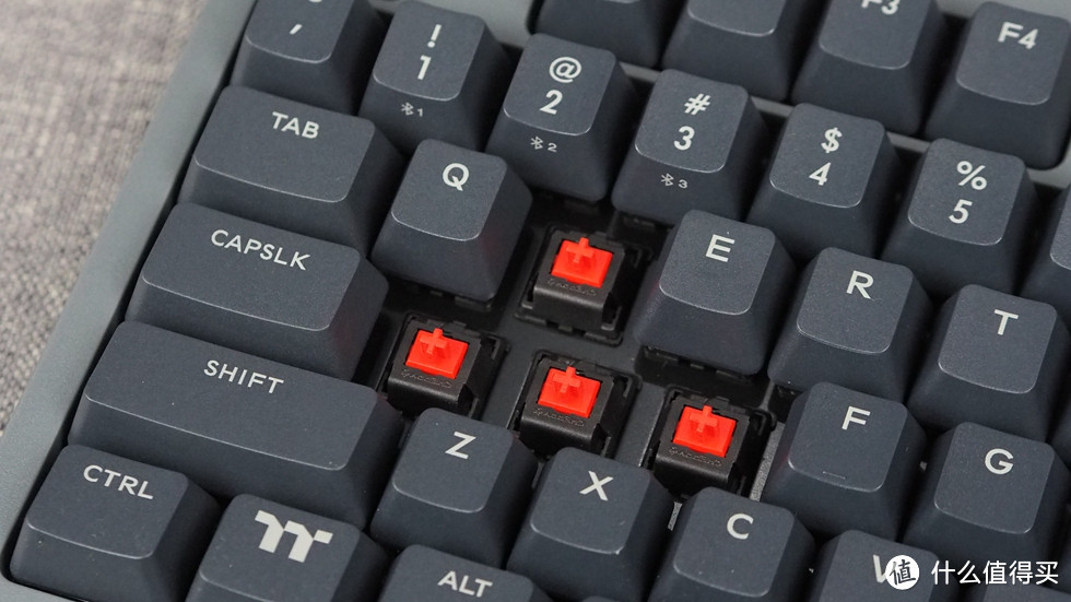 三模键盘,总有一种模式让你舒适 —— TT G821飞机家 三模机械键盘,书桌的梦想!