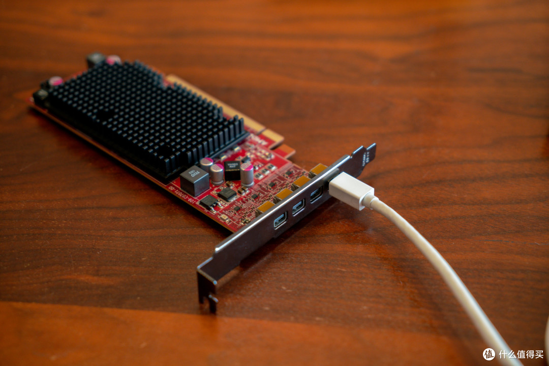 支持Mini-DP转接DP、HDMI、DVI接口输出