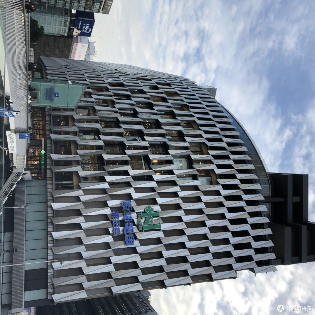 大阪的梅田地址以大阪jr火车站为中心,有三个大的百货店:diamaru 大丸