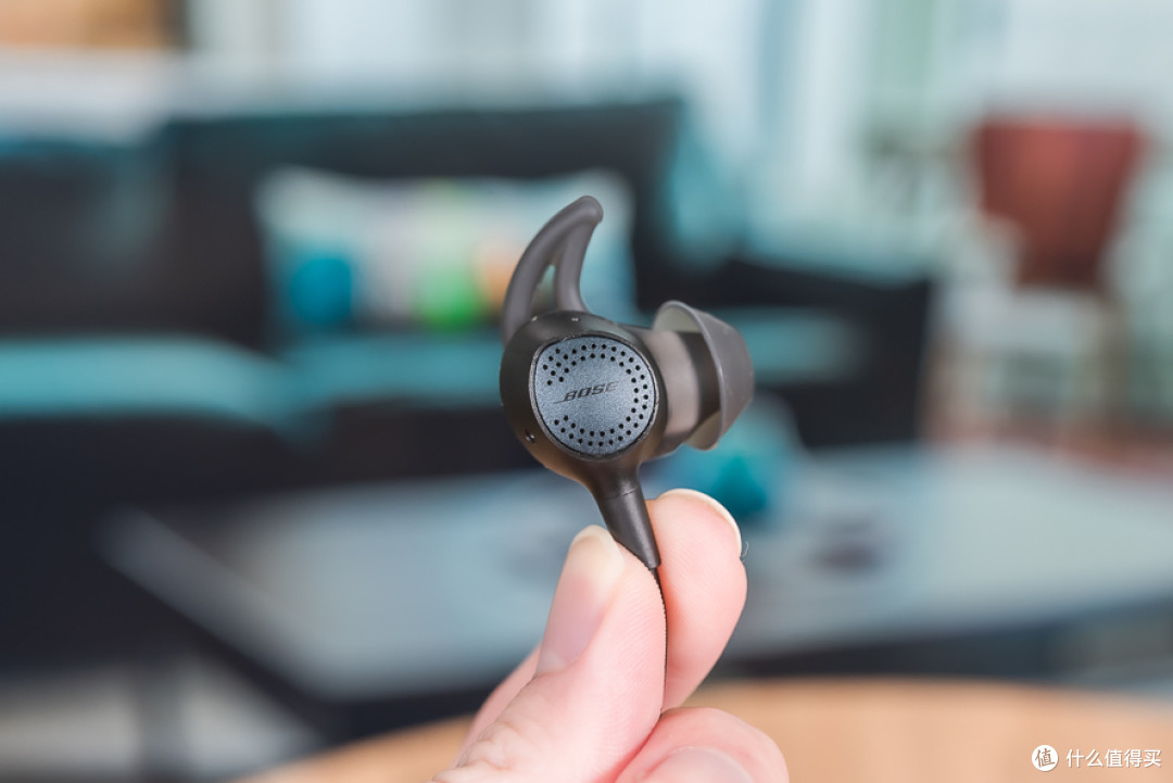 人气新品对决经典老款 索尼WI-1000XM2、Bose QC30该选谁?