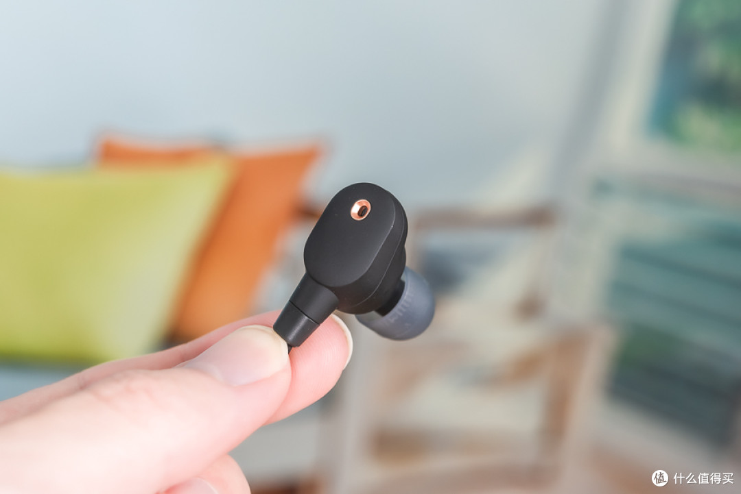 人气新品对决经典老款 索尼WI-1000XM2、Bose QC30该选谁?