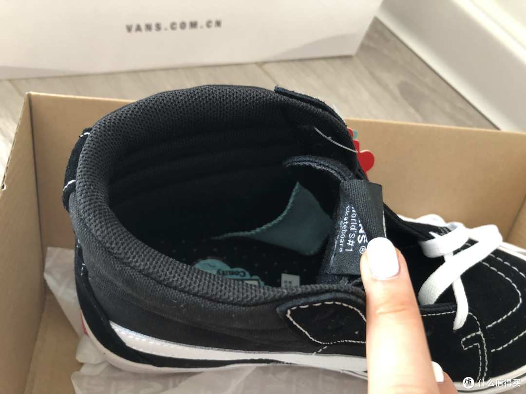 查看鞋内,发现多了一组稳定布带,这是什么呢?