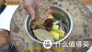 【春节特辑】厨师长教你：“扣猪肘子”的家常做法，年味大菜少不了
