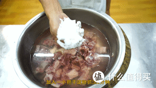 【春节特辑】王刚教你:年菜之“炸酥肉”的家常做法,年菜的桌上又多一道菜