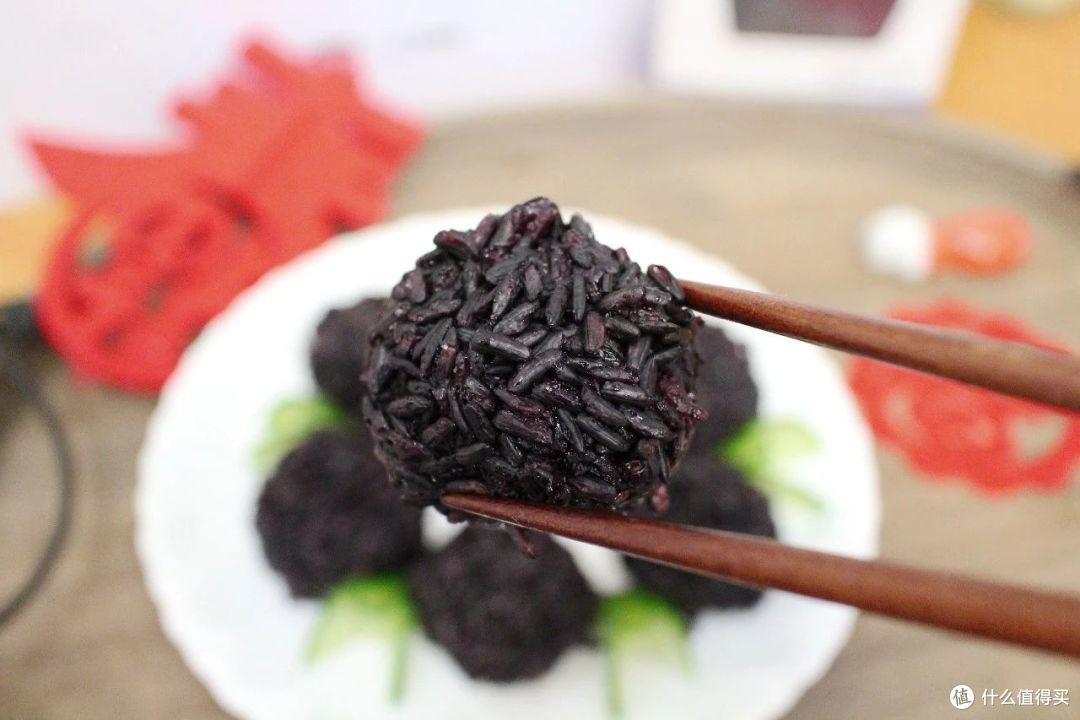 年夜饭,这道“紫气东来”丸子,简单好做,鲜香软糯,宴客有面子