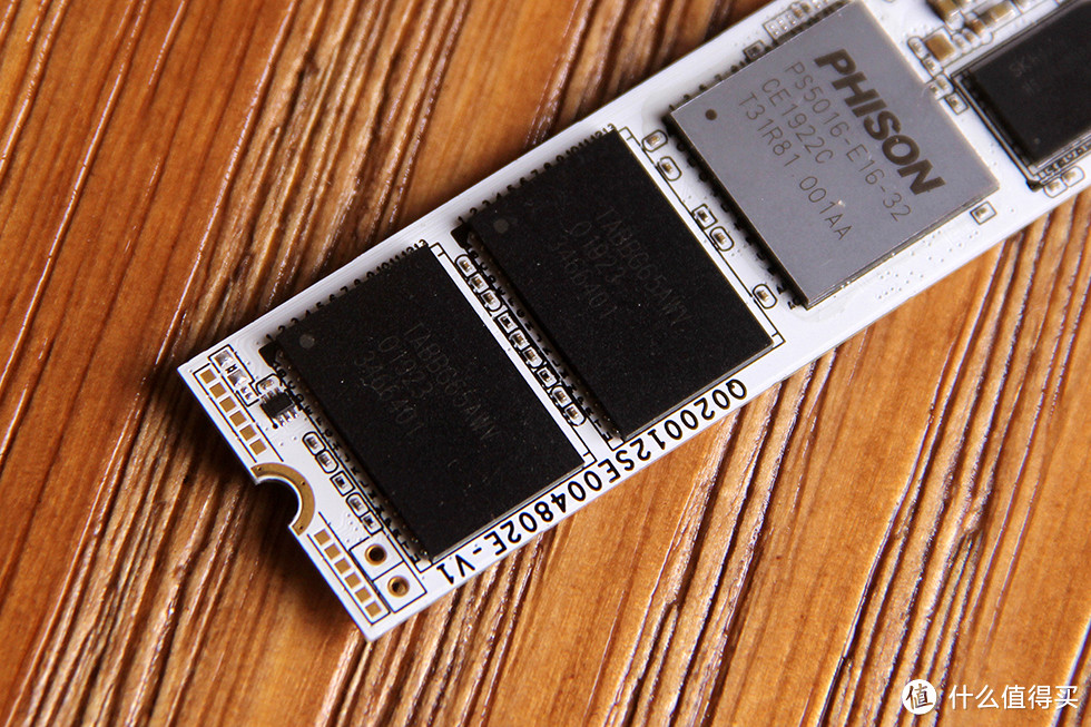 三代锐龙 X570 平台上的福利 — 影驰 HOF PRO PCIE 4.0 1TB 开箱评测
