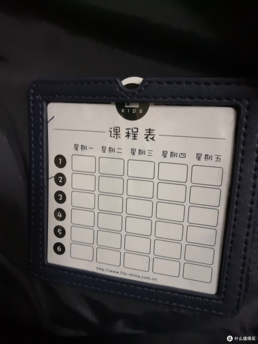 一侧是课程表，不知道小学生一天是不是上六节课啊。虽然实用性一般般，也算是设计友好了。