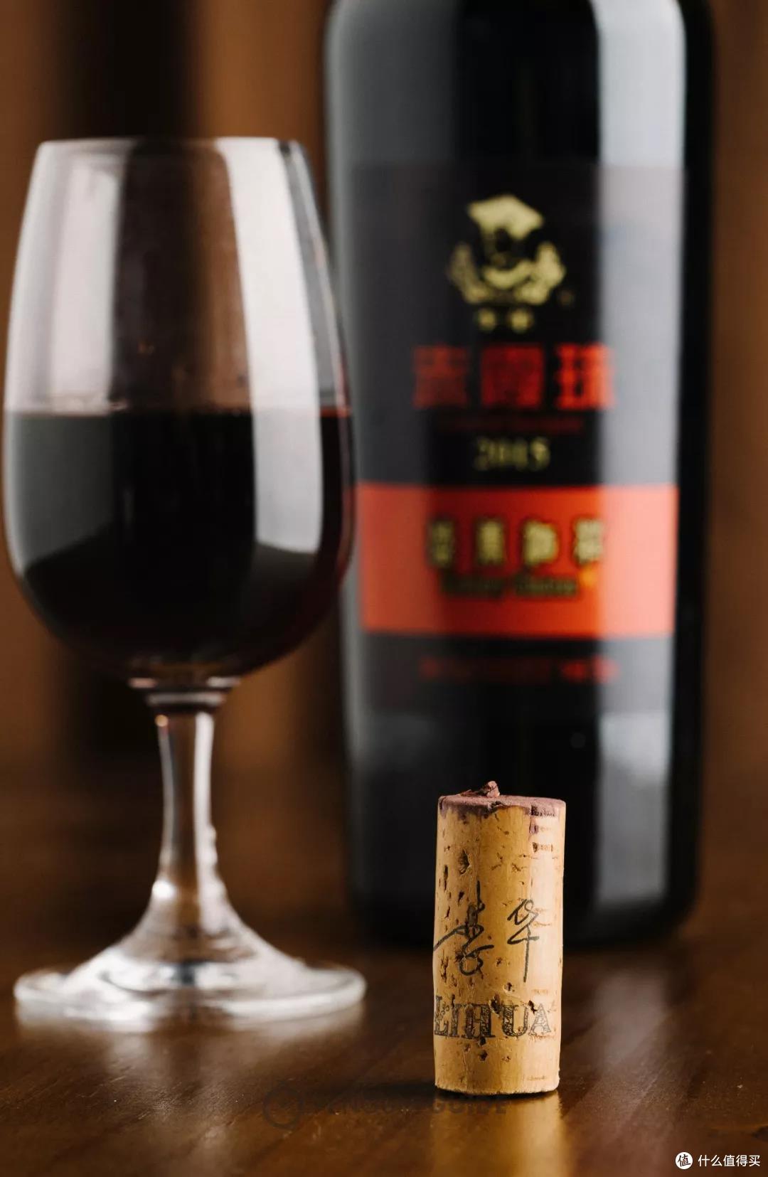 葡萄质量真的太差了，酒体薄，酒精感重到烧嗓子，单宁结构都很奇怪……………… 