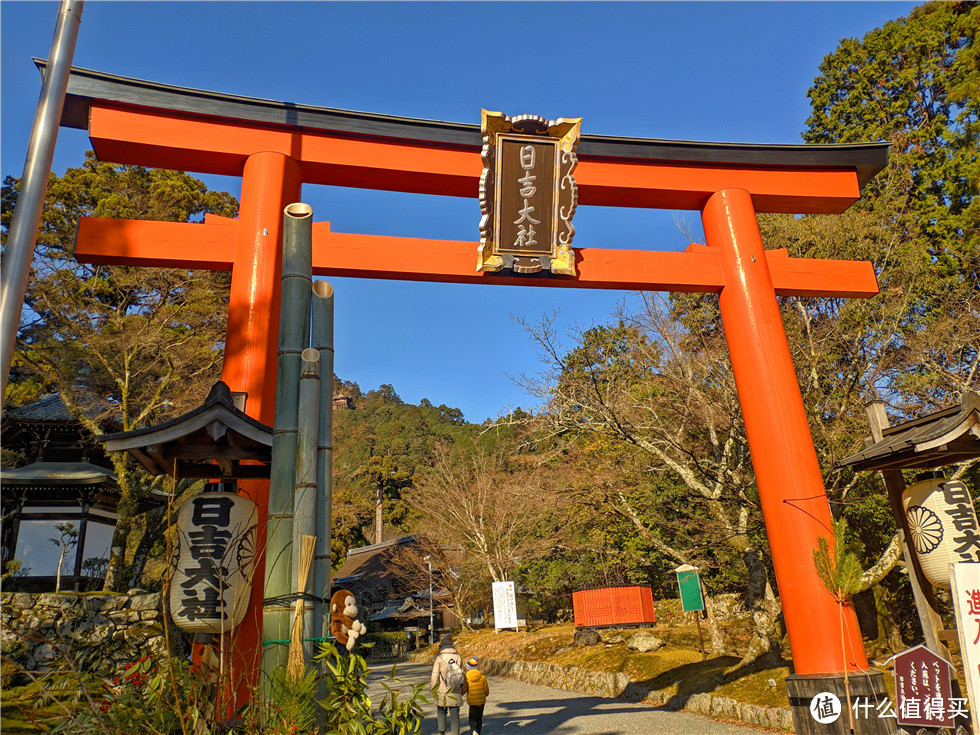 日吉大社，就在竹林院边上，门票300日元。（全日本约2000座日吉，日枝，山王神社之总本宫，也是比睿山下的红叶名所。）