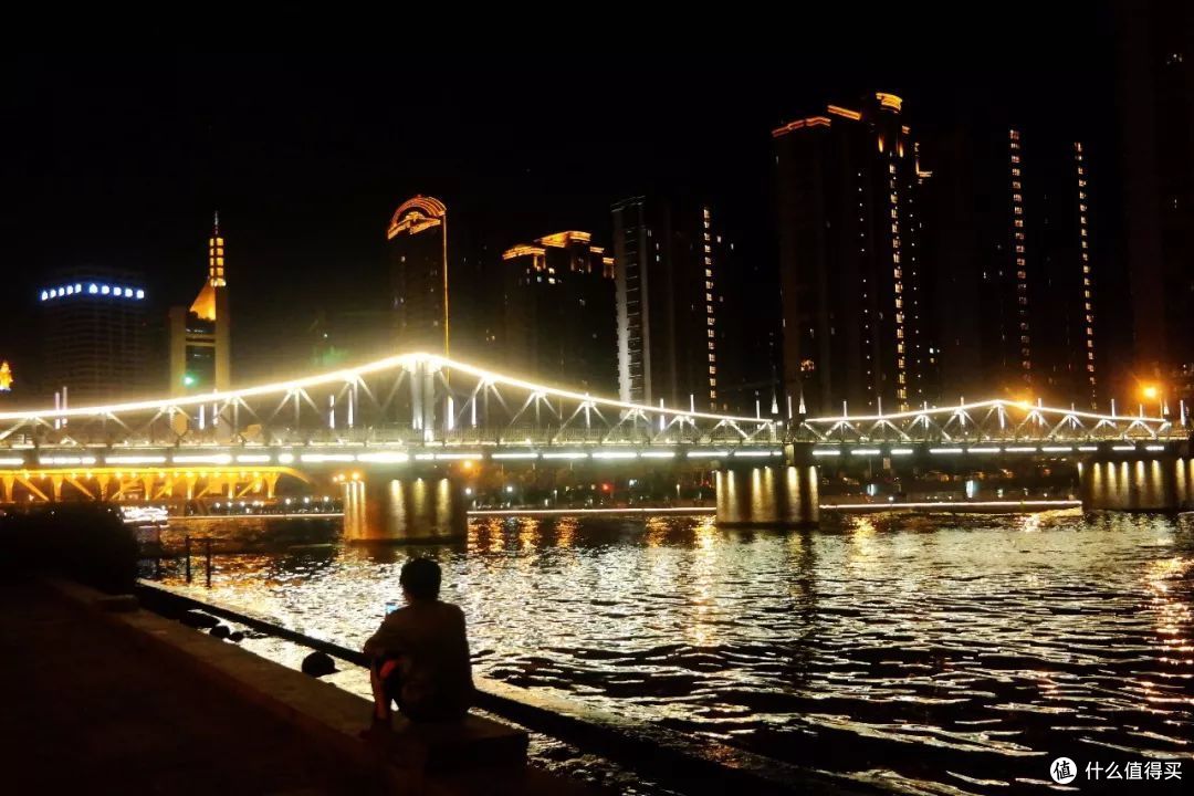 最惊艳我的三处夜景,不是东方明珠,不是维多利亚港,却更撩人