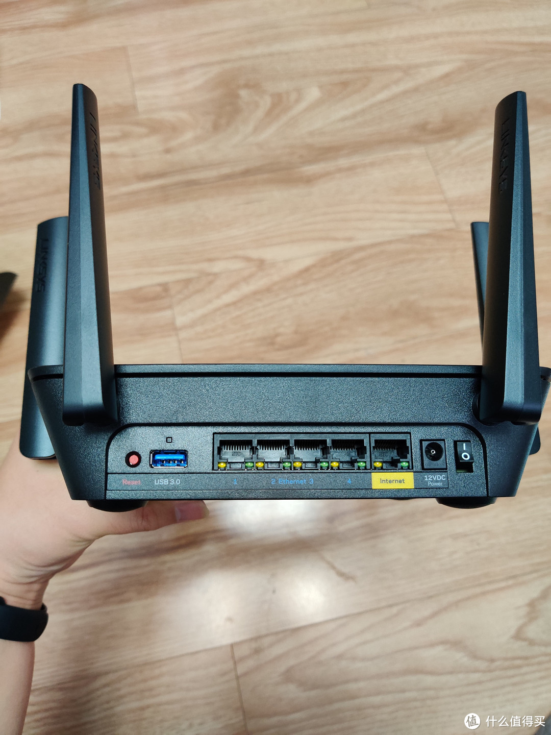 Velop老用户升级——领势 LINKSYS MR8300 三频路由器开箱