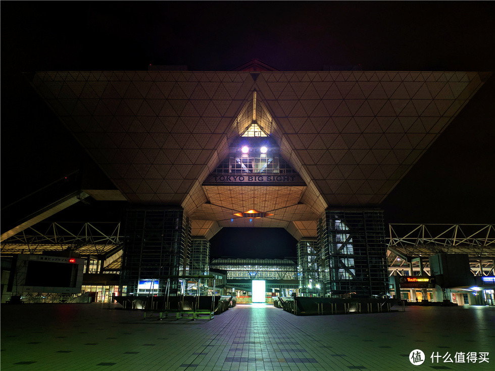 喜欢ACG对这个建筑肯定不陌生，圣战场所：东京国际会展中心。望着它，不经感叹， 当年C68、C69网上各种找的本子依稀记得，如今都要办C96了……