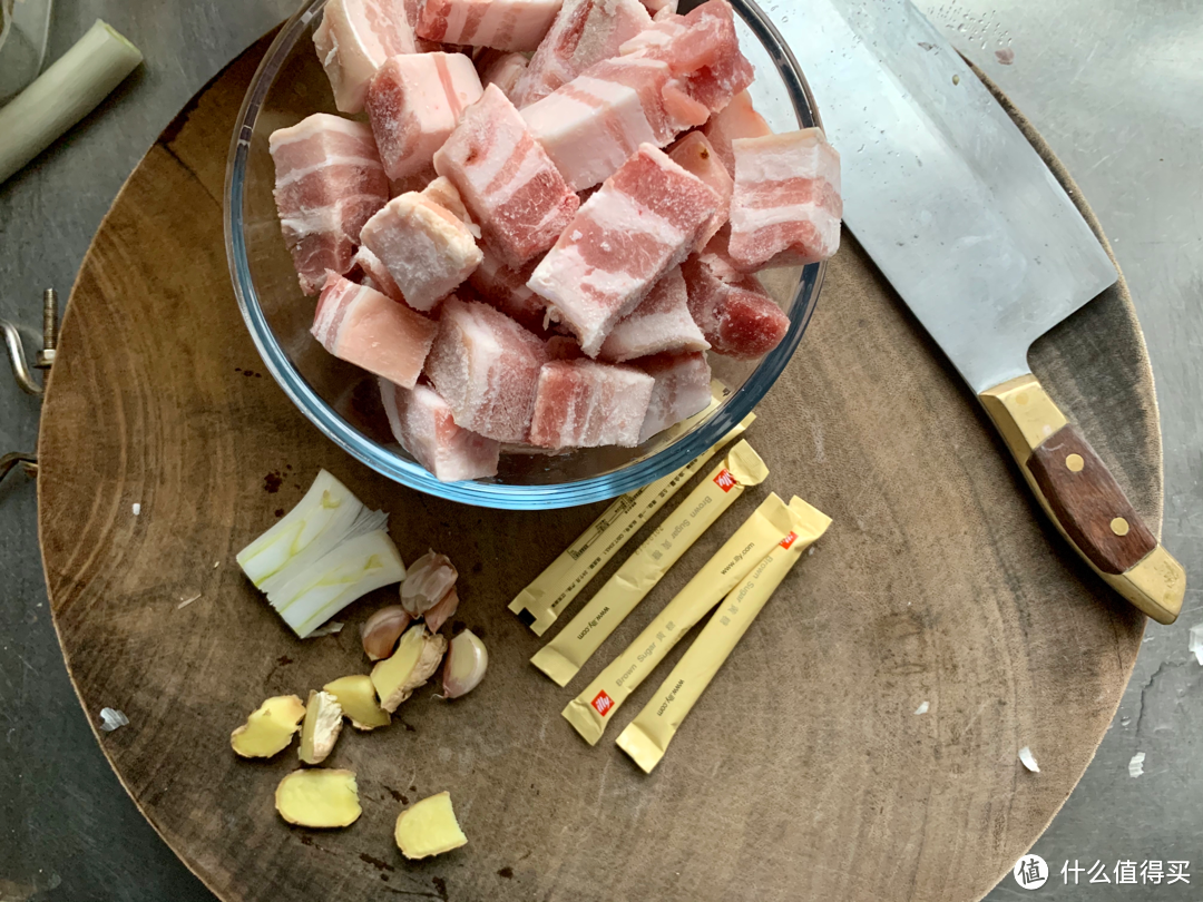 假期不出门,用现有的材料搞一碗红烧肉吃吃