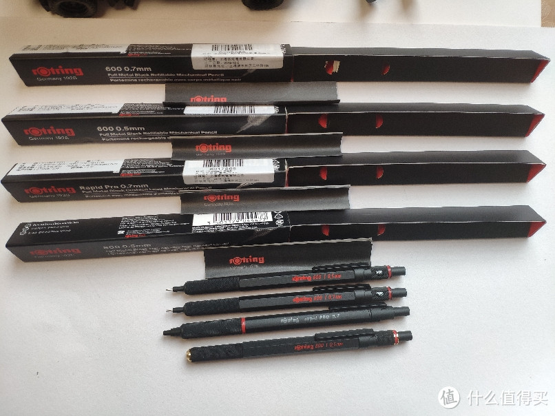 一个盒子,一个说明书,一支笔构成了他的全部。