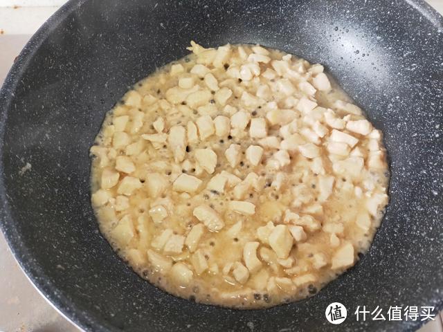 这道菜这样做，香辣可口又鲜嫩，家人隔两天就想吃，简单又解馋