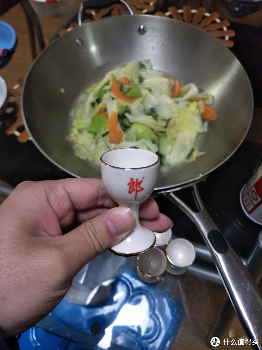 送了四个小杯子，但是我才不用这么小的杯子