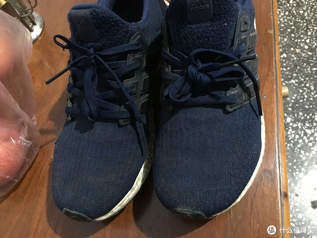 阿迪达斯uboost我穿两年多了，也没发黄啊，藏青涩的boost鞋