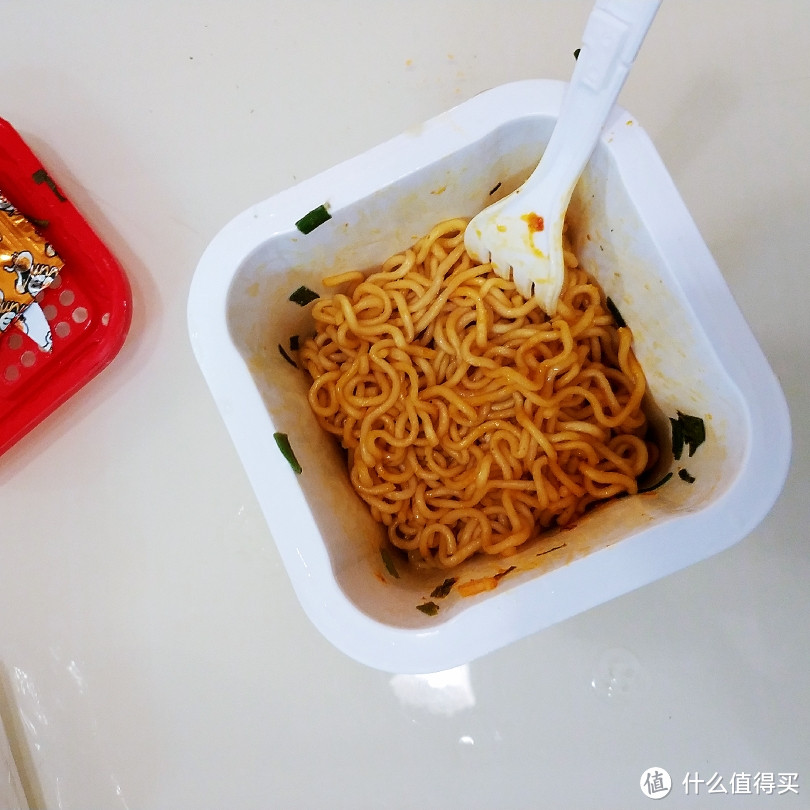 尝新7款速食面/饭，这碗【奔跑吧蛋蛋】干拌面能把我从睡梦中香醒